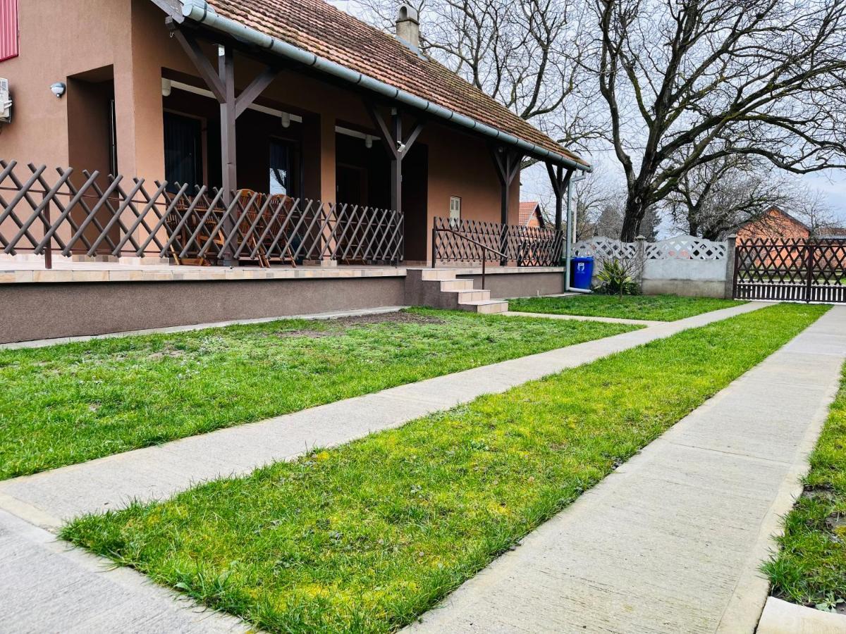 Turul -Kuca Za Odmor- Lägenhet Korod Exteriör bild