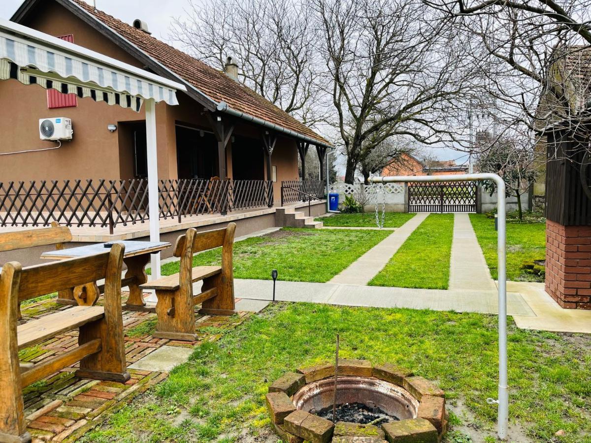 Turul -Kuca Za Odmor- Lägenhet Korod Exteriör bild