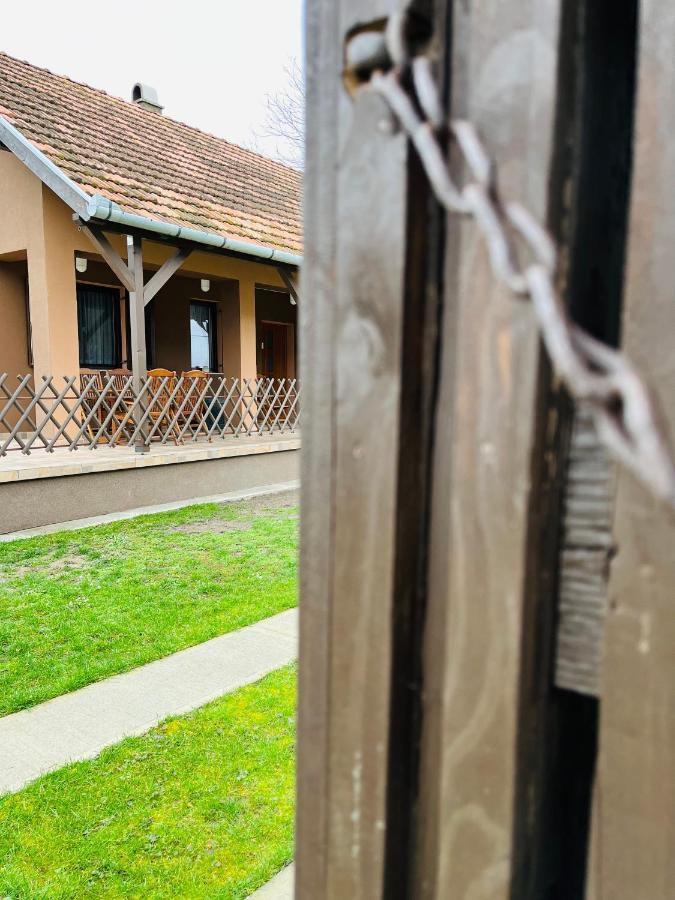 Turul -Kuca Za Odmor- Lägenhet Korod Exteriör bild